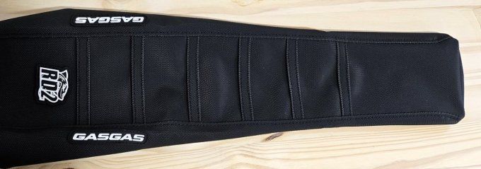 housse - de - selle - gasgas -ec - ecf - mc - mc- noir - 2024 - 2025 - seat - mx - covers -