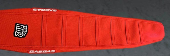 housse-de-selle-gasgas-ec-ecf-mc-mcf-2021-2022-2023-seat-cover-rouge-factory-rd2-mx-2 -