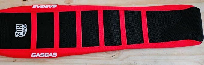 housse-de-selle-GASGAS - ec - ecf - mc - mcf - - 2024-2025-2026-2027-seat cover - rd2  -ROUGE - NOIR