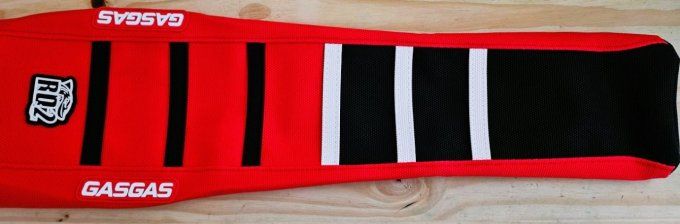 housse-de-selle-GASGAS - ec - ecf - mc - mcf - - 2024-2025-seat cover - bicolore - rd2  - red - whit